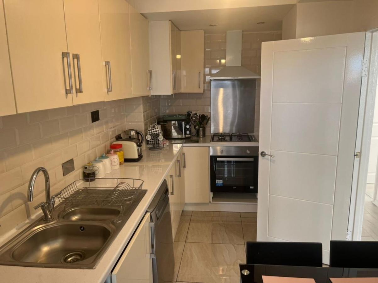 Cosy 2-Bedroom Flat In Finsbury Park, Modern, Convenient & Close To Central London! Extérieur photo